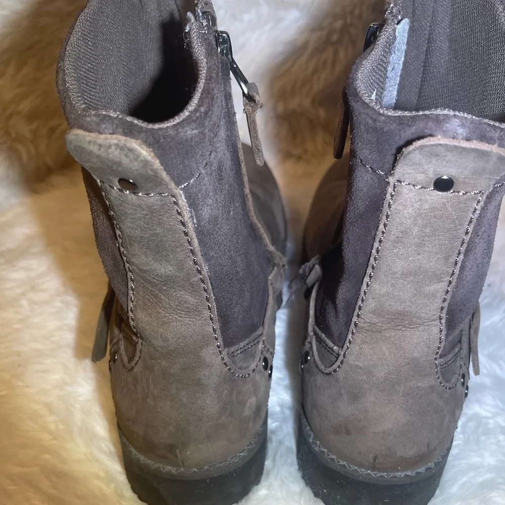Eddie Bauer women’s Brown leather boots size 7